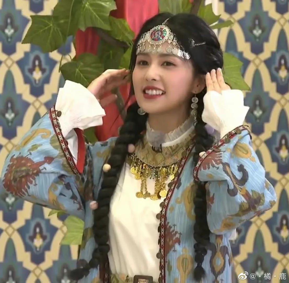 《奔跑吧》直播截图中的白鹿以及跑男新疆收官路透哦