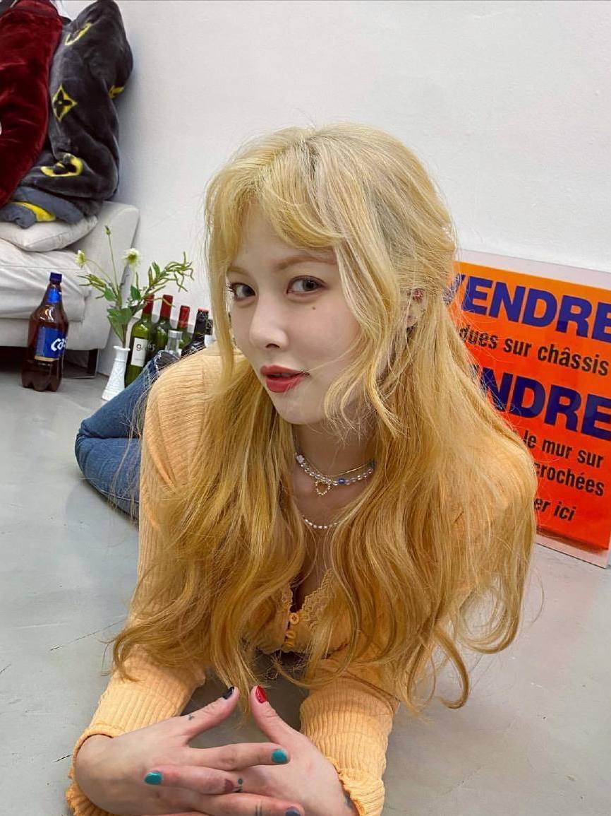 肤色偏黄暗沉适合什么发色(皮肤黑黄适合穿这6个颜色)-第69张图片-科