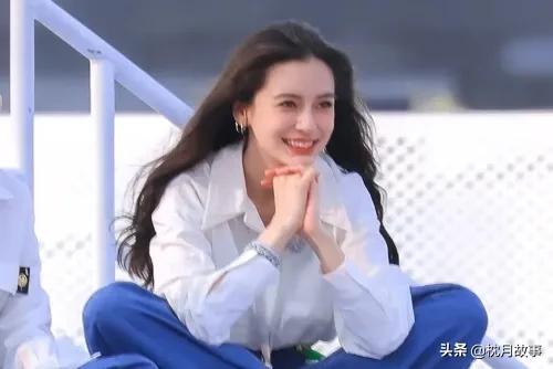 句子库‖星河滚烫，你是人间理想。皓月当空，你是人间曙光