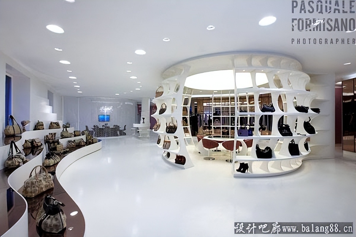 小小的店面，装修出让消费者愉悦的效果