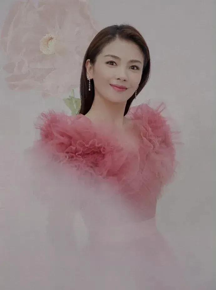刘涛的少女心，粉色纱质长裙，优雅美丽，摇曳多姿