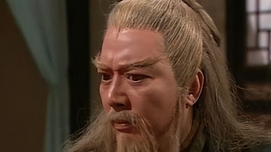 蒙古粮草大营,但是丐帮四大长老之一的简长老因为郭靖的死深感大势已