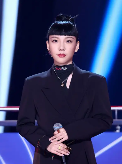 8位过气女明星窘况：卑微求工作，变脸被群嘲，徒留尴尬与心酸