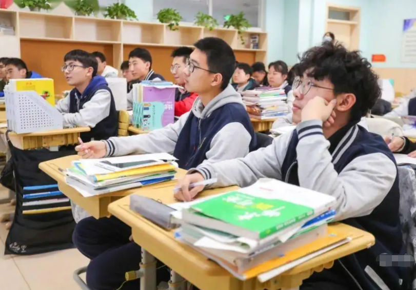 新高考模式下，为何不建议选“物生地”，不同年龄老师有不同解释