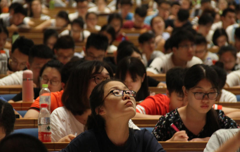 大学校园默认的“潜规则”，辅导员一般不会说，第二个做得最多