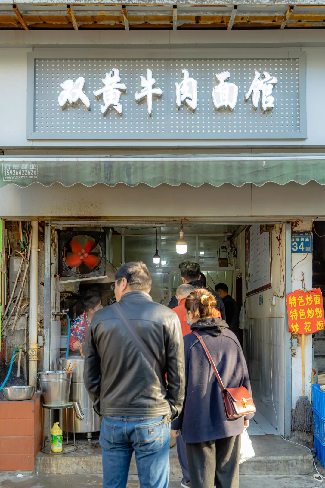 论排队，我只服武汉这几家藏在路边的美食店
