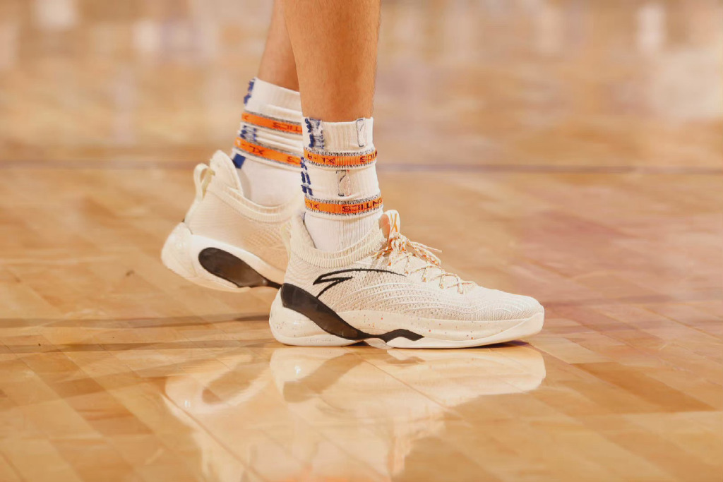 中国有哪些品牌签约nba（国产品牌大爆发！反伍登陆NBA，准者签约里弗斯，汤神迎来小爆发）