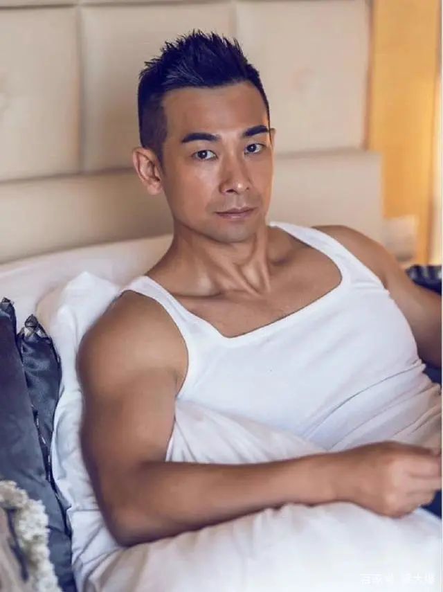 打戏无力、假吃、用十个替身，比起老戏骨，这些流量演员太拉跨了