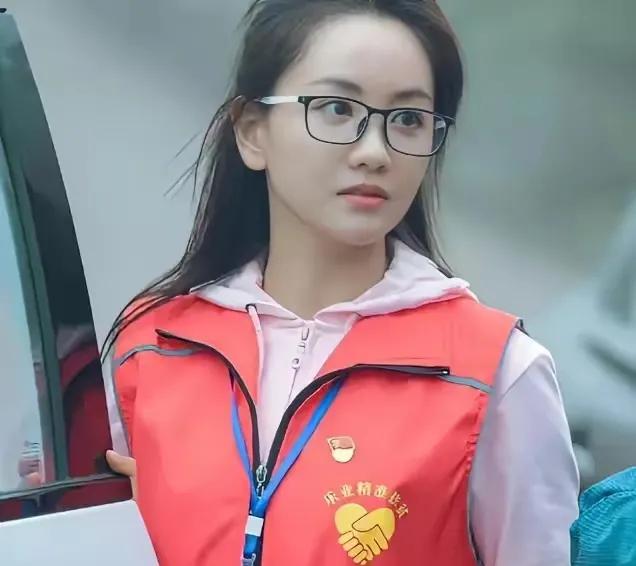 30岁以上还能演学生妹的女星，只服这5位，辨识度高不说，还灵动