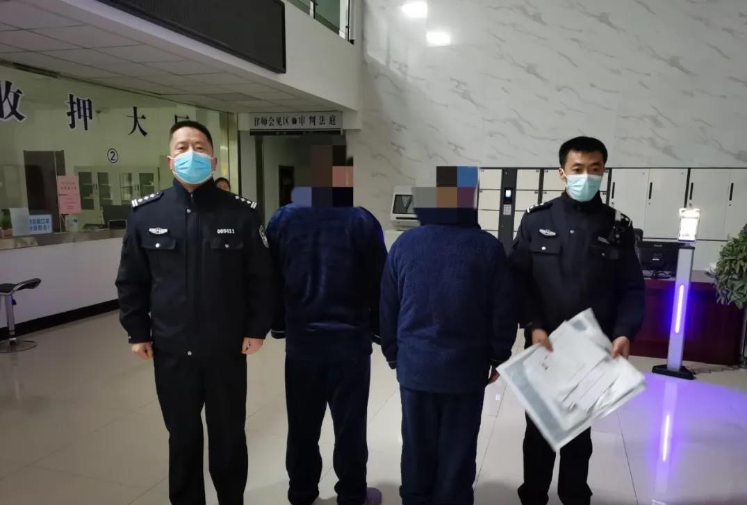 铜川市交通运输综合执法支队：两轿车嚣张疯狂堵截阻挡执法车辆嫌疑人被刑拘