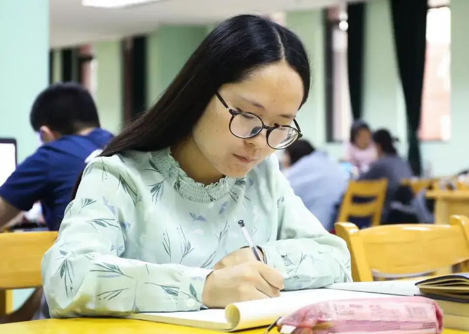 “没必要”考研的4个专业，读本科已经够吃香了，别白白浪费时间