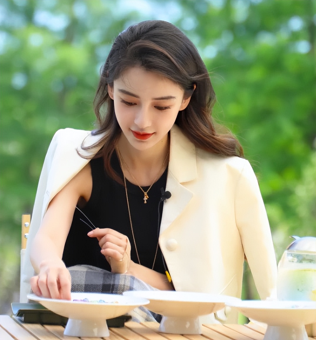 Angelababy:命运掌握在你自己手上。她是这样做的，才有耀眼的她