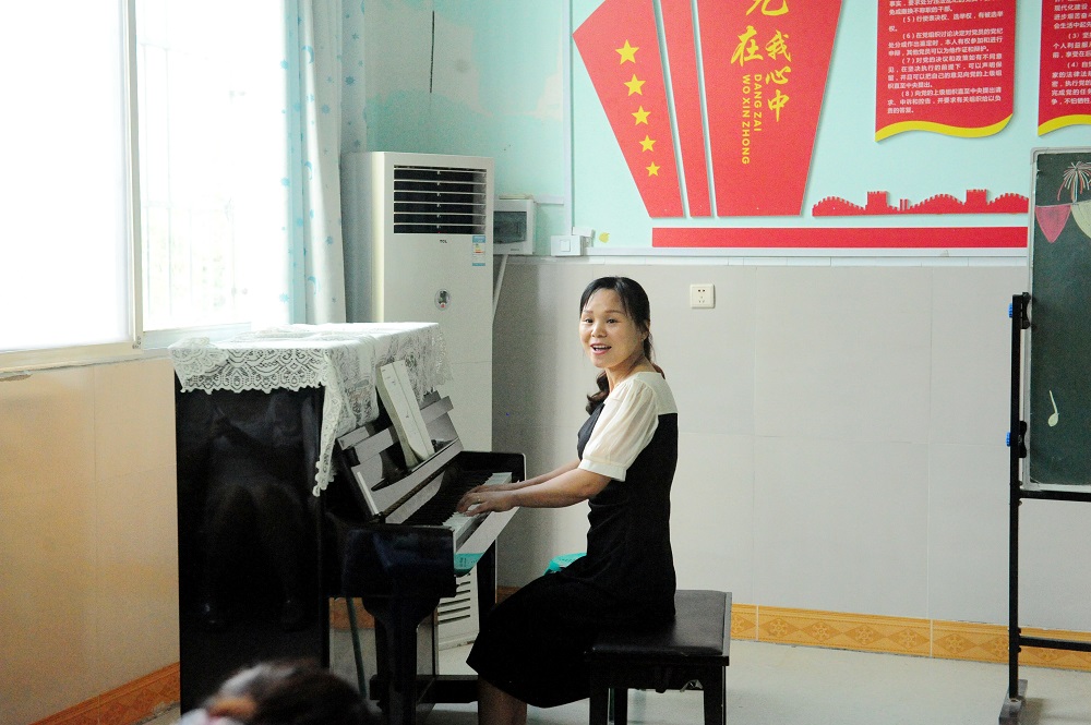 弹唱展风采，琴声促成长——淅川县实验幼儿园教师弹唱比赛活动