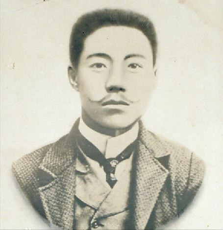 安倍晋三到底是个什么人？看看他的家世出身就明白了