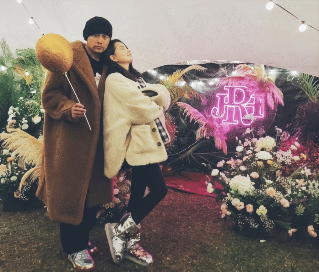 周杰伦突晒输液照，自疑心脏出问题在线求助，昆凌发文报平安