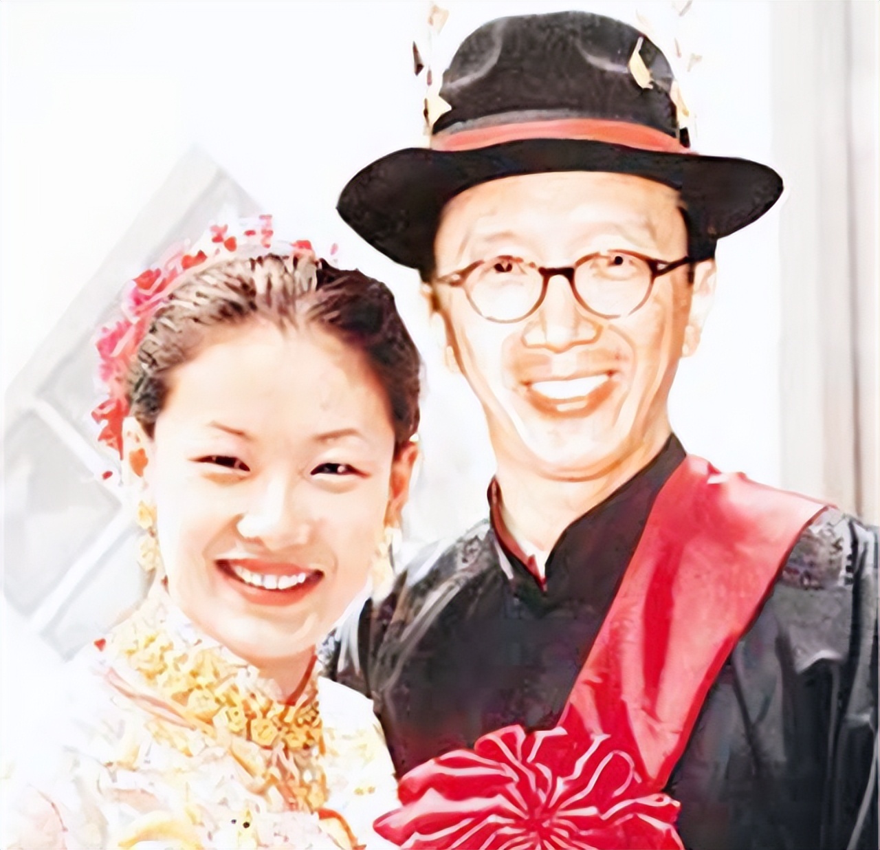 跳水天后伏明霞现状如何（跳水女皇伏明霞近况：71岁丈夫身价百亿，19岁女儿亭亭玉立）