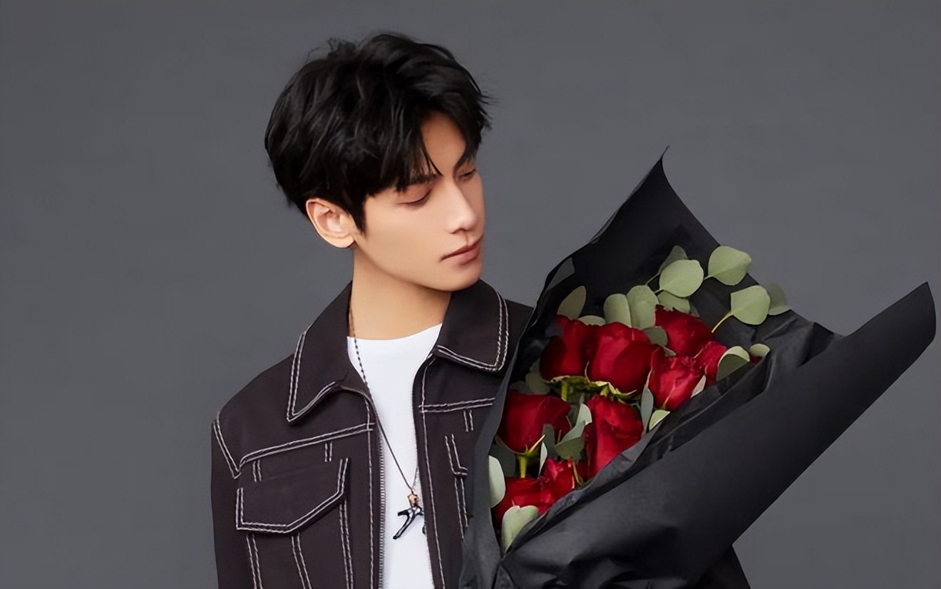 叶璇“变脸”上热搜？热巴抢大饼？罗云熙游戏高手！俞灏明结婚