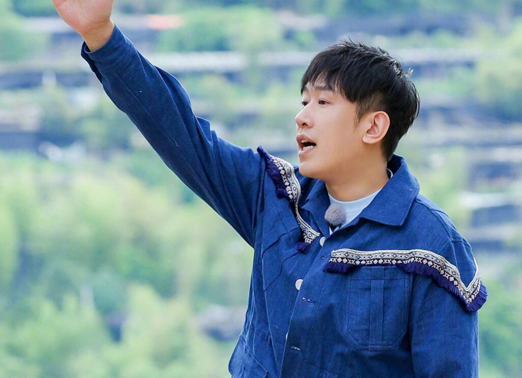 蔡徐坤的“蠢萌”，秦霄贤的“不自知”，让这期《跑男》彻底封神