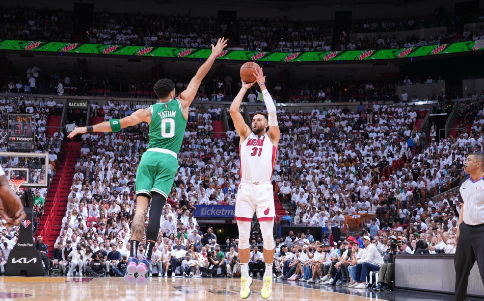 今年nba在哪里打比赛(塔图姆率队死拼！热火力争2连胜，CCTV5仍不转，这2大平台直播NBA)