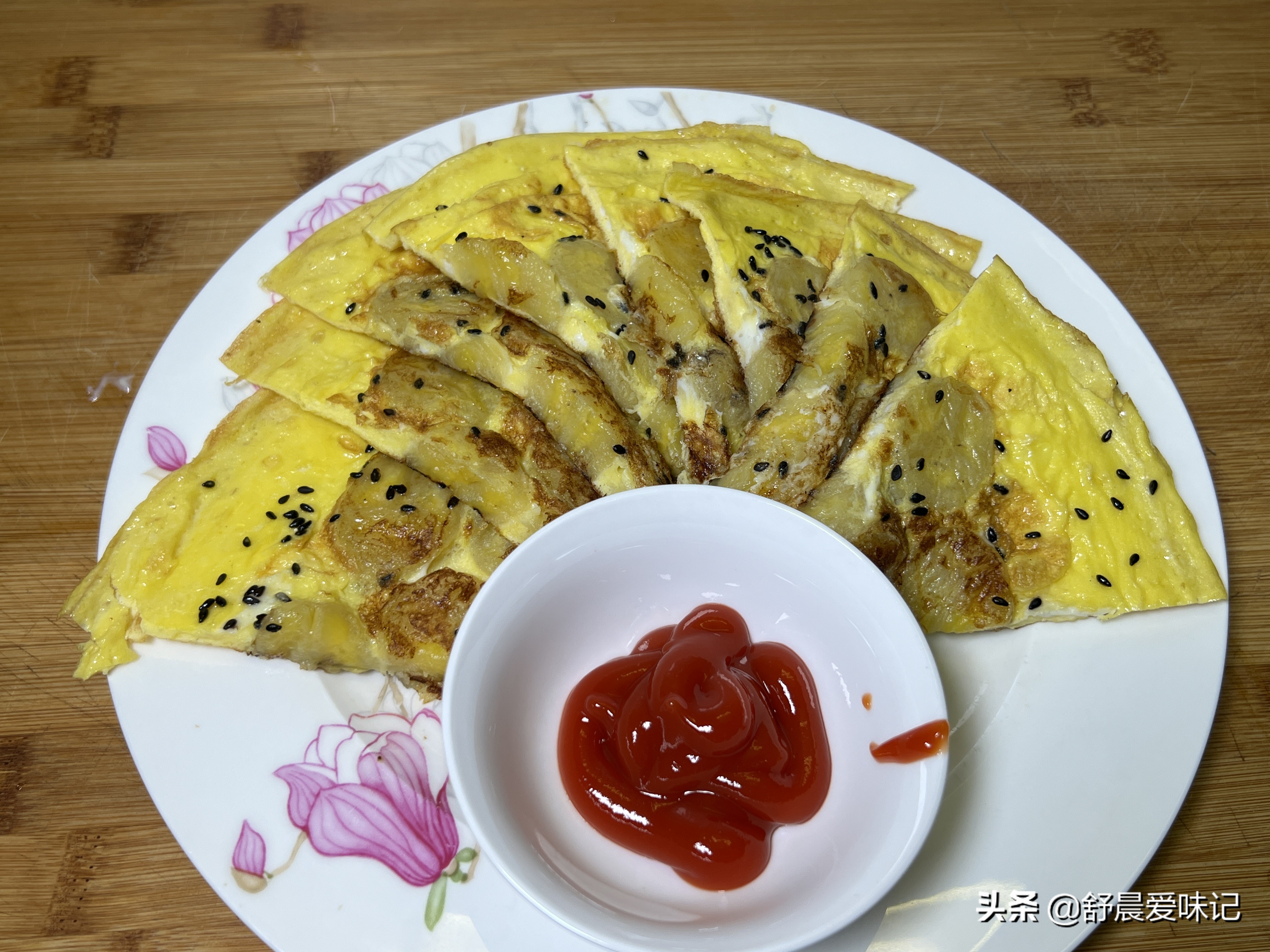 香蕉鸡蛋饼的做法（孩子想吃香蕉鸡蛋饼5分钟就能上桌）