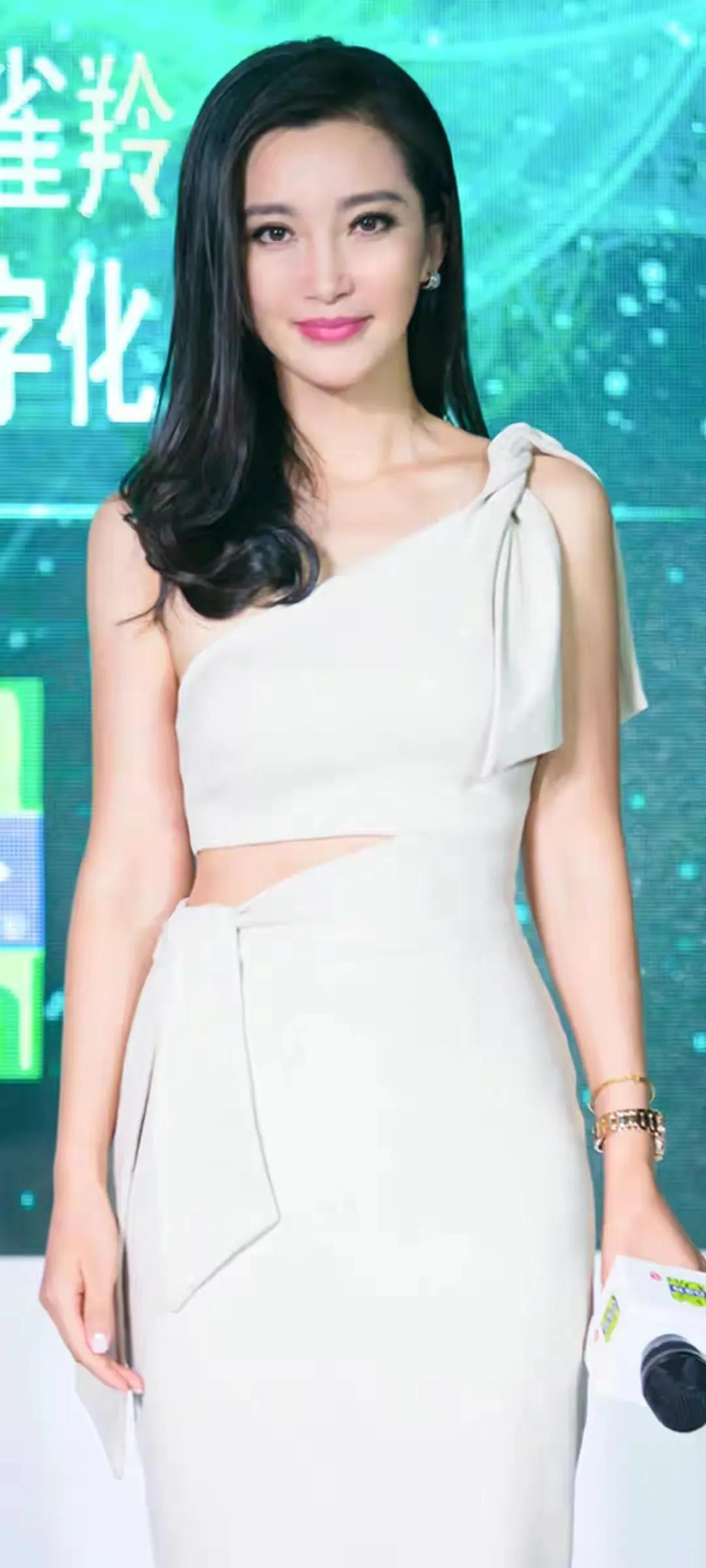 李冰冰：温文尔雅，明艳动人