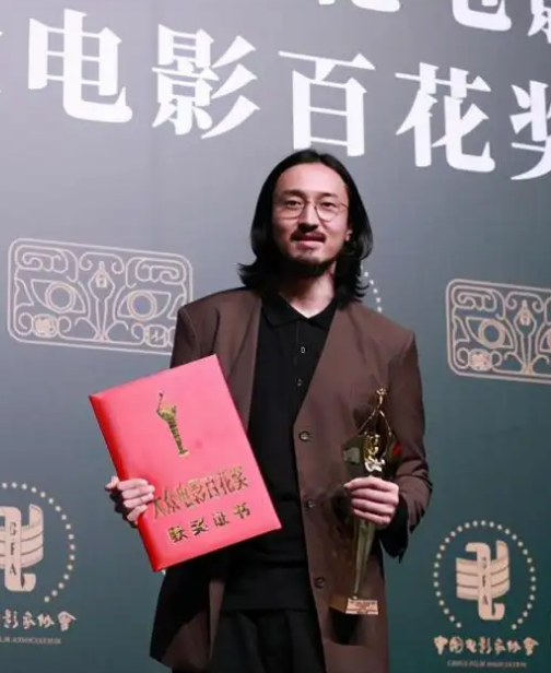 直播哭穷、住着豪宅求关爱，这6位卖惨翻车的明星，太打脸了