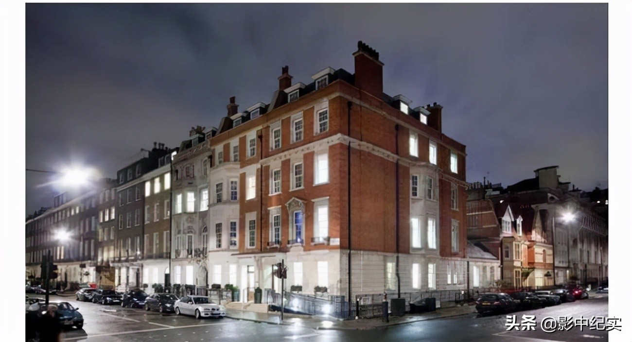 她被下药囚禁到地下室，当众多人性奴，报警后英国警方：你穿多少