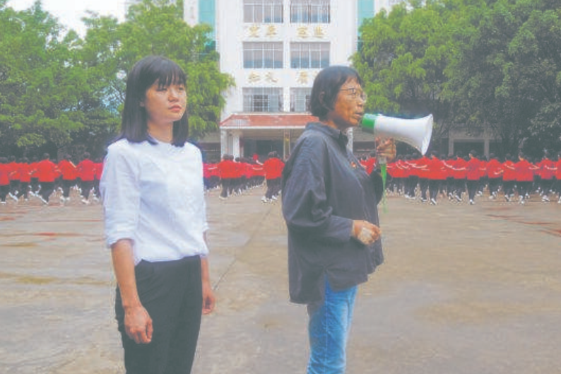 拼命三娘张桂梅校长感动身边人，领导：我们决不能捧着骨灰宣传您