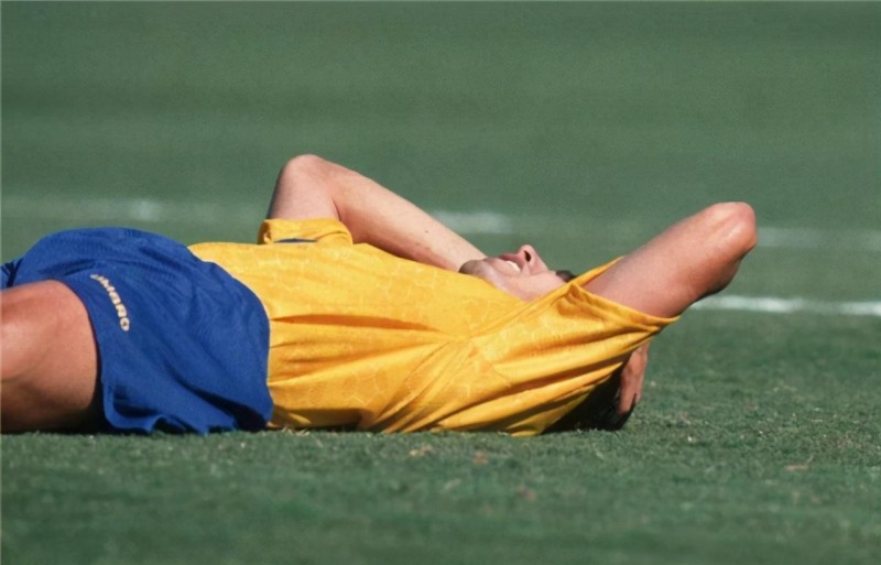 世界杯为什么会死亡（1994年世界杯惨案：只因踢了乌龙球，哥伦比亚天才球员被球迷枪杀）