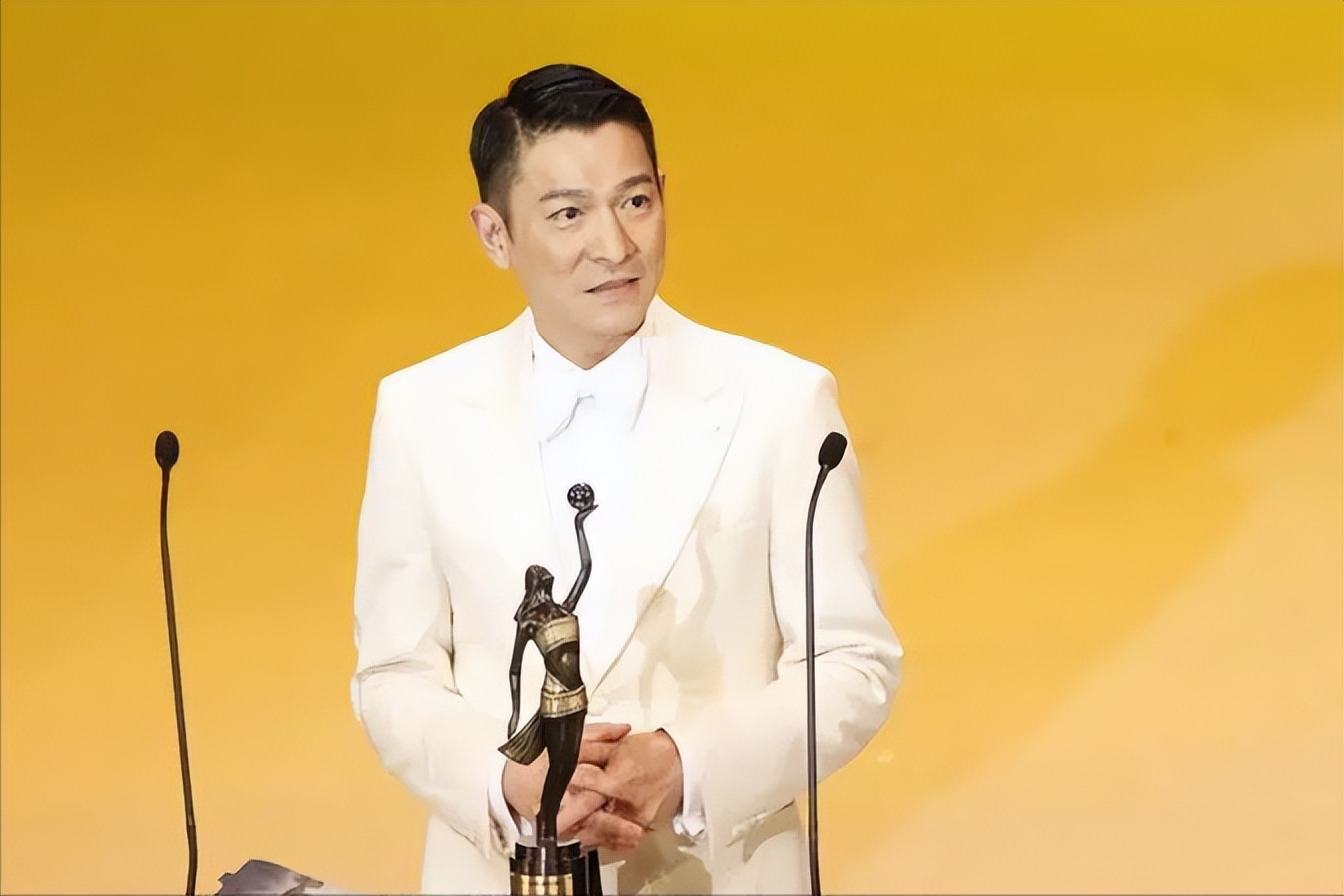 仗义疏财刘德华，王宝强感动到下跪，五千万投资宋小宝自导自演