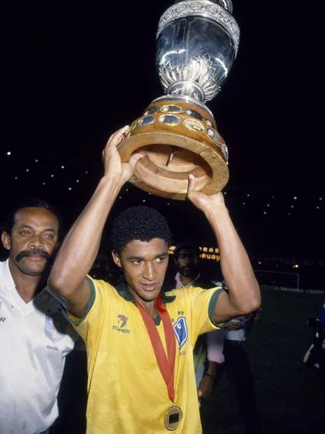 6月17巴西队世界杯(「他们是冠军」1989美洲杯冠军——巴西队)