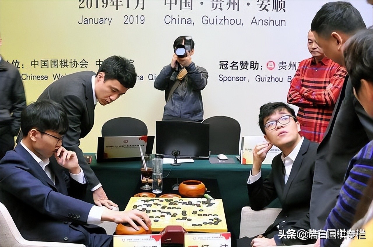 柯洁是当今第一围棋高手吗(当今世界围棋第一人，究竟是柯洁，还是申真谞？)