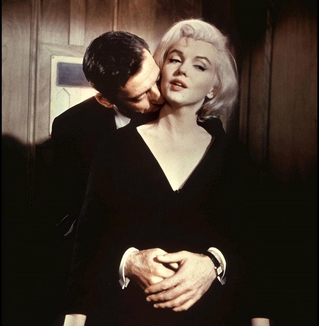 欧美情图头(同是肯尼迪情人,赫本和梦露结局不同,一个全身而退一个被