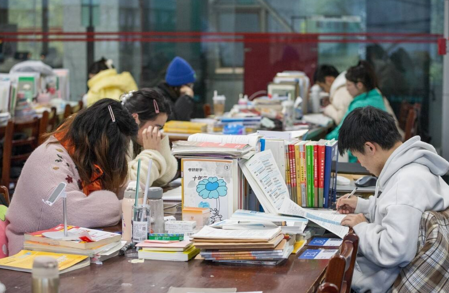 公务员政审有新规，部分学生或被限制通过，笔试成绩好也无济于事