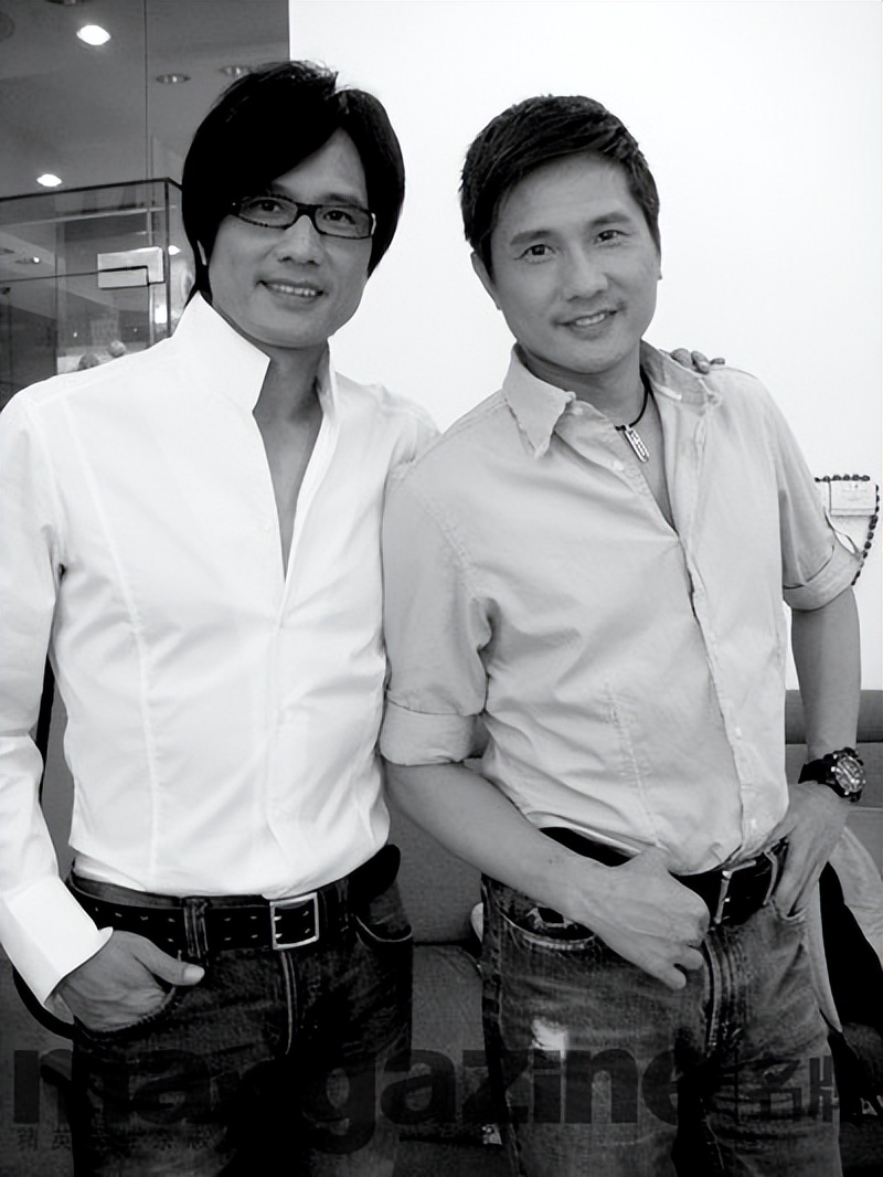 54岁的包小柏：娶圈外人妻子，女儿患癌离世，与哥哥抱头痛哭