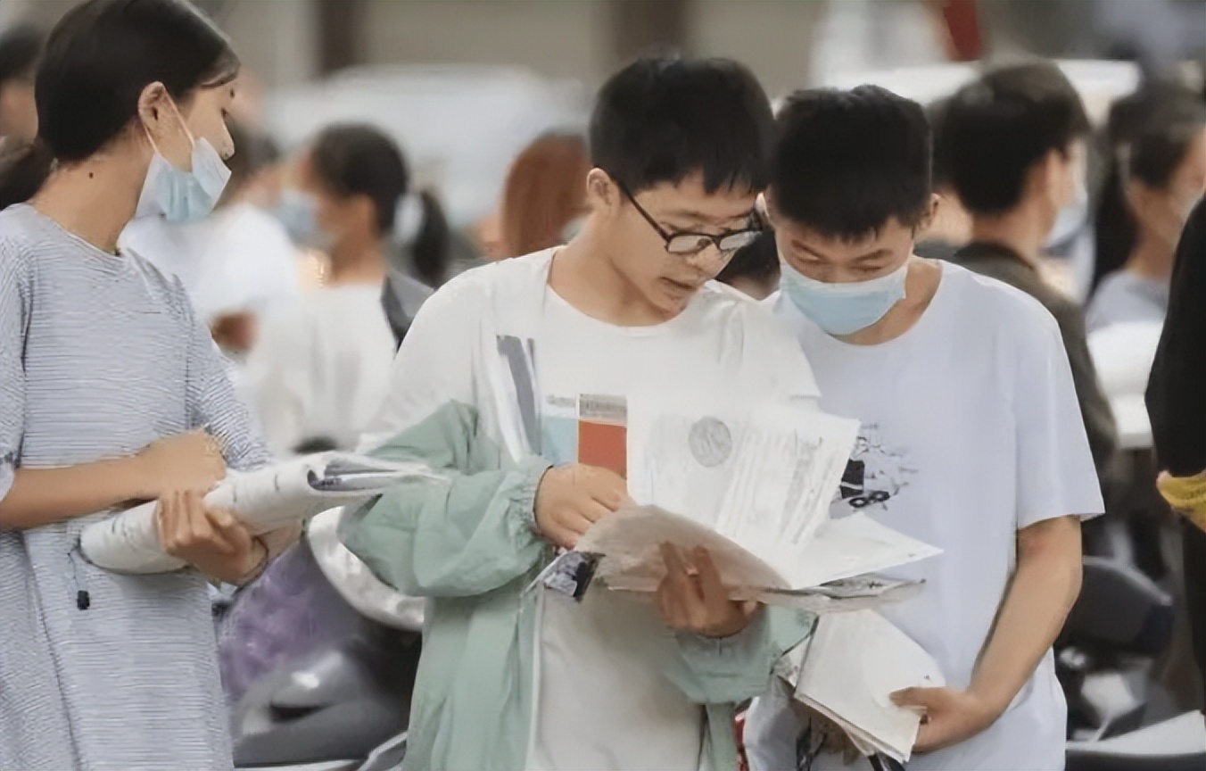 大学生的兼职“坑”曝光！本以为没啥坏处，却消耗了自己的未来