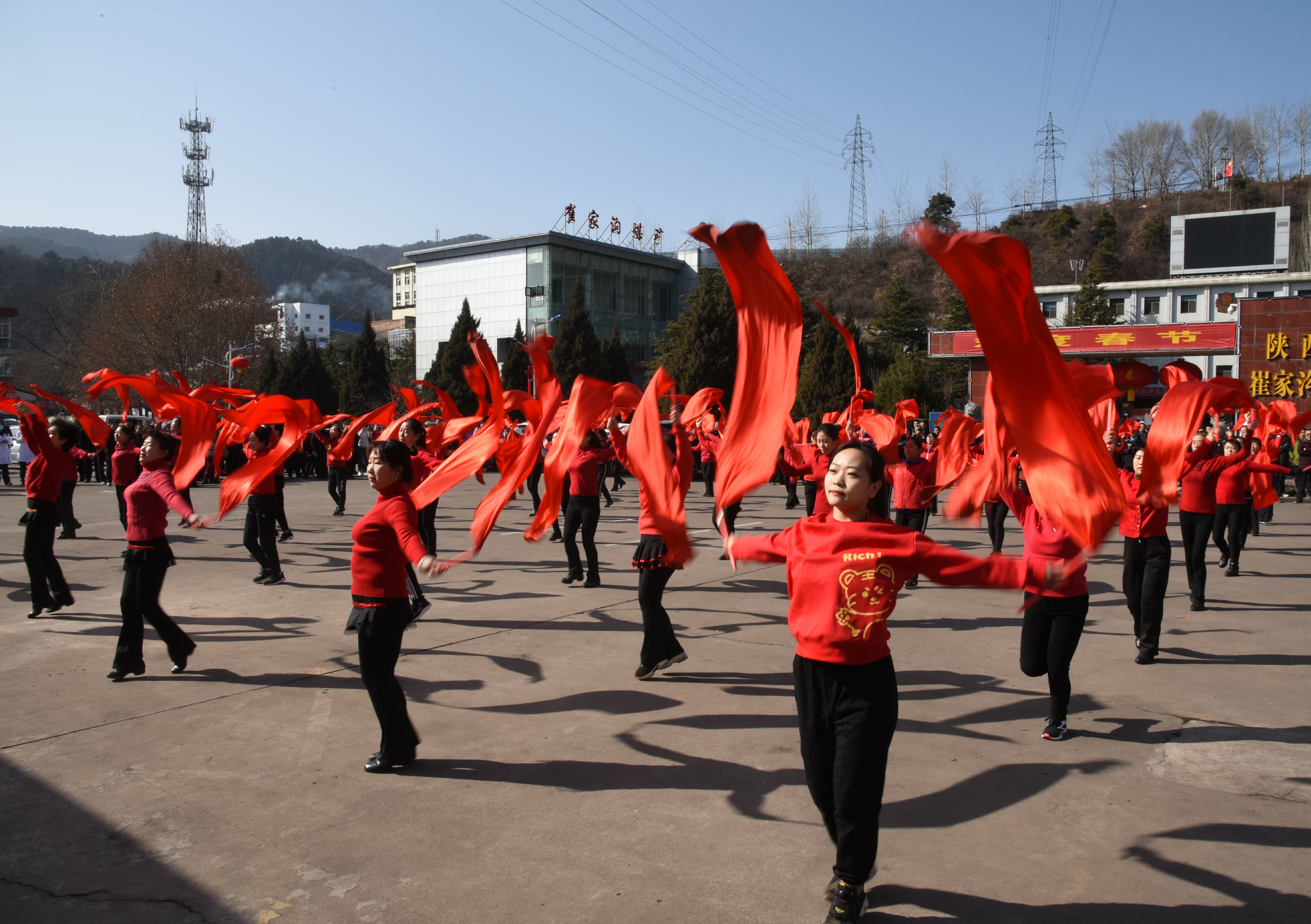 陕西省崔家沟监狱：欢声笑语过新年 虎虎生威闹元宵