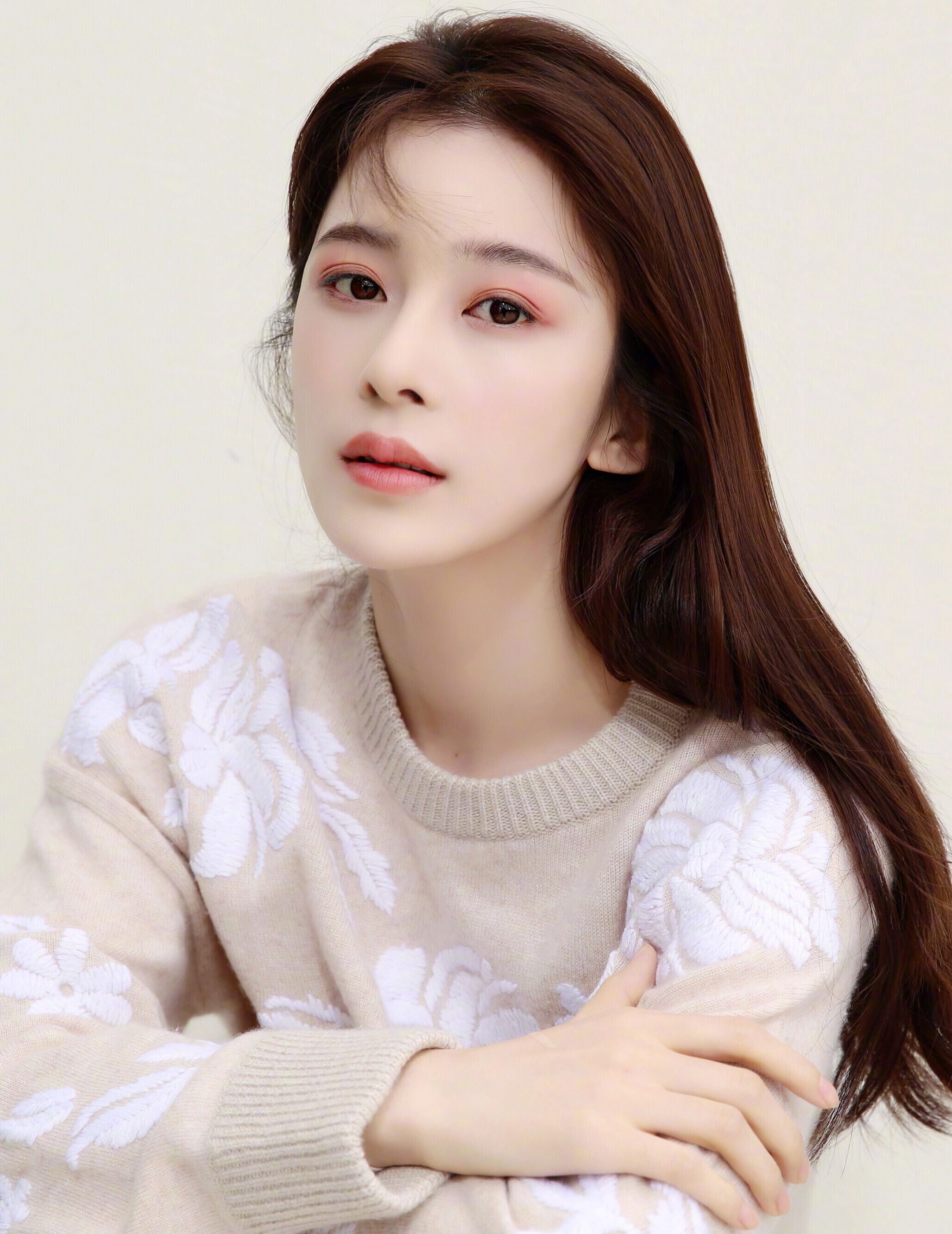 5位被名字"耽误"的女星,个个貌美如花,却有一个很爷们的名