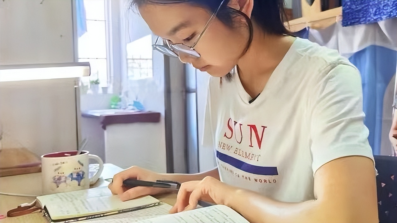 四川“寒门女孩”张心语，高考693分上清华：母亲蹬三轮供她上学