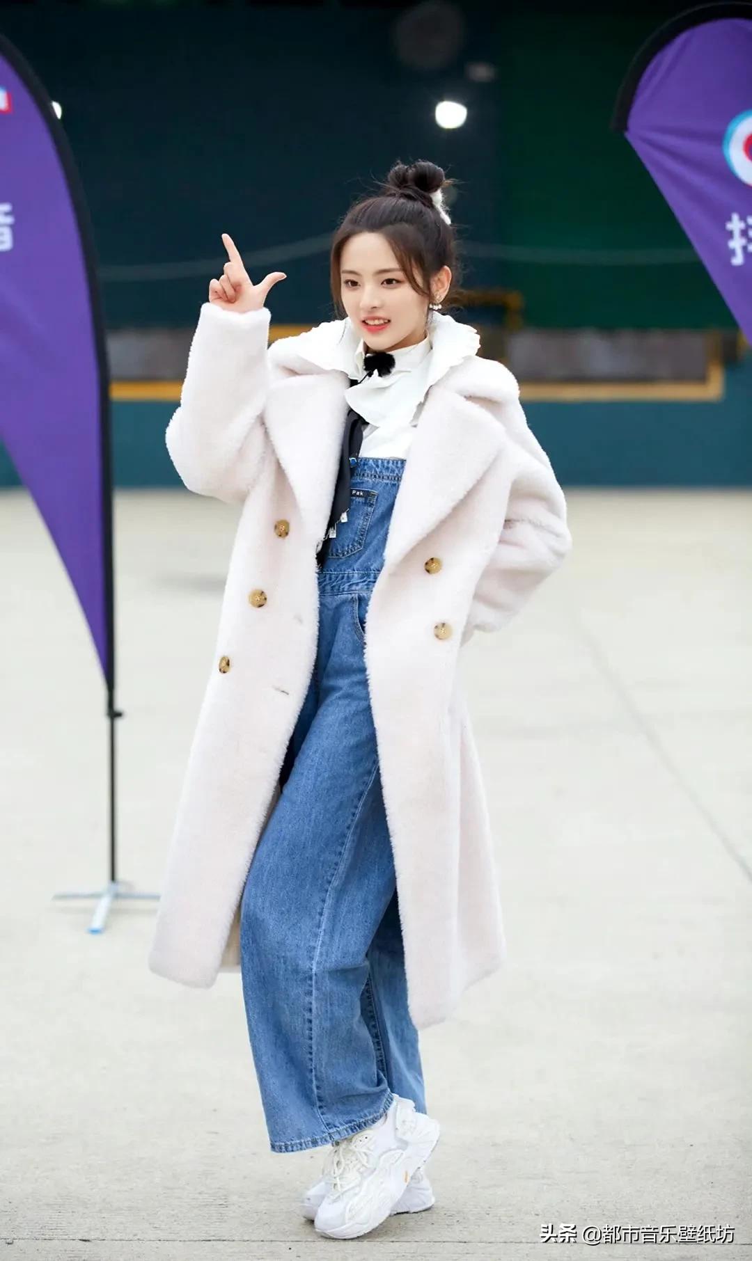 杨超越高清时尚穿搭美图壁纸