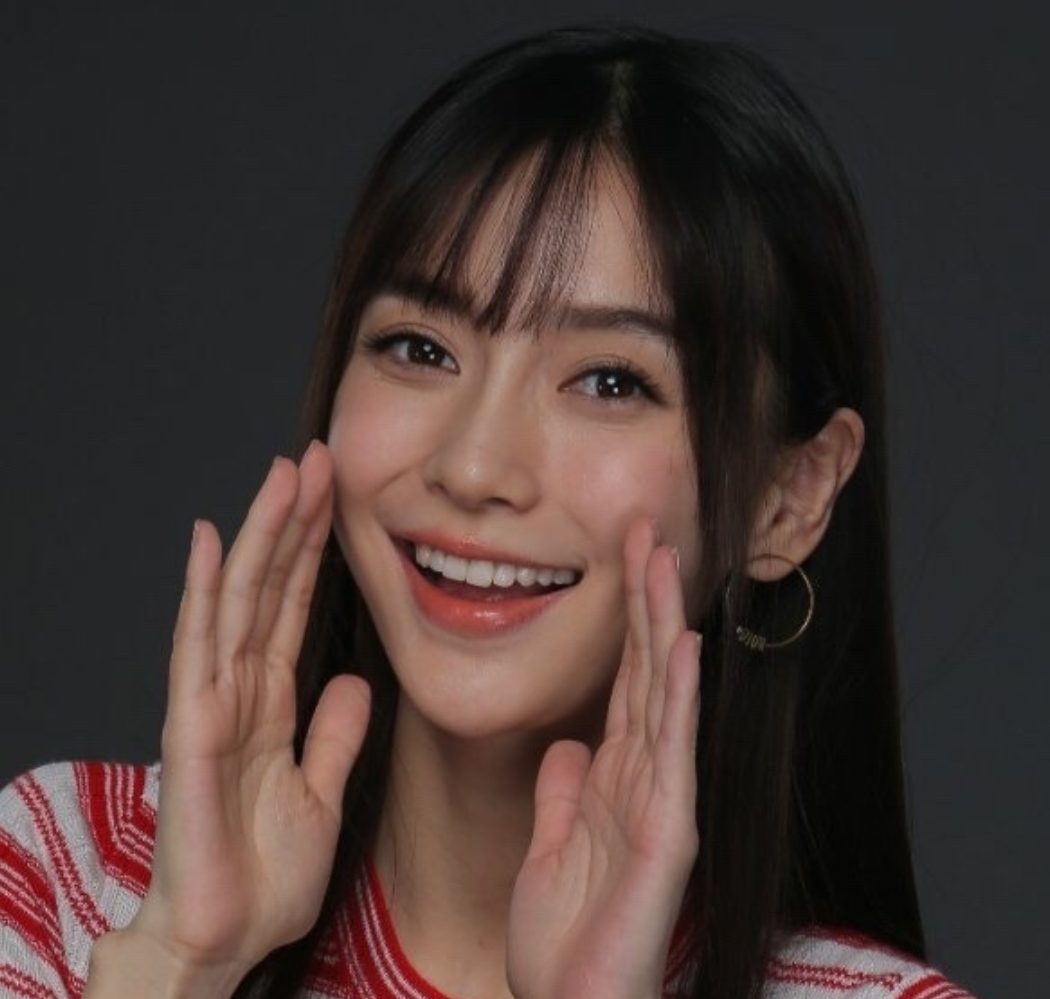 42岁宋慧乔外网生图翻车，法令纹多还地包天，被嘲有点儿凶相