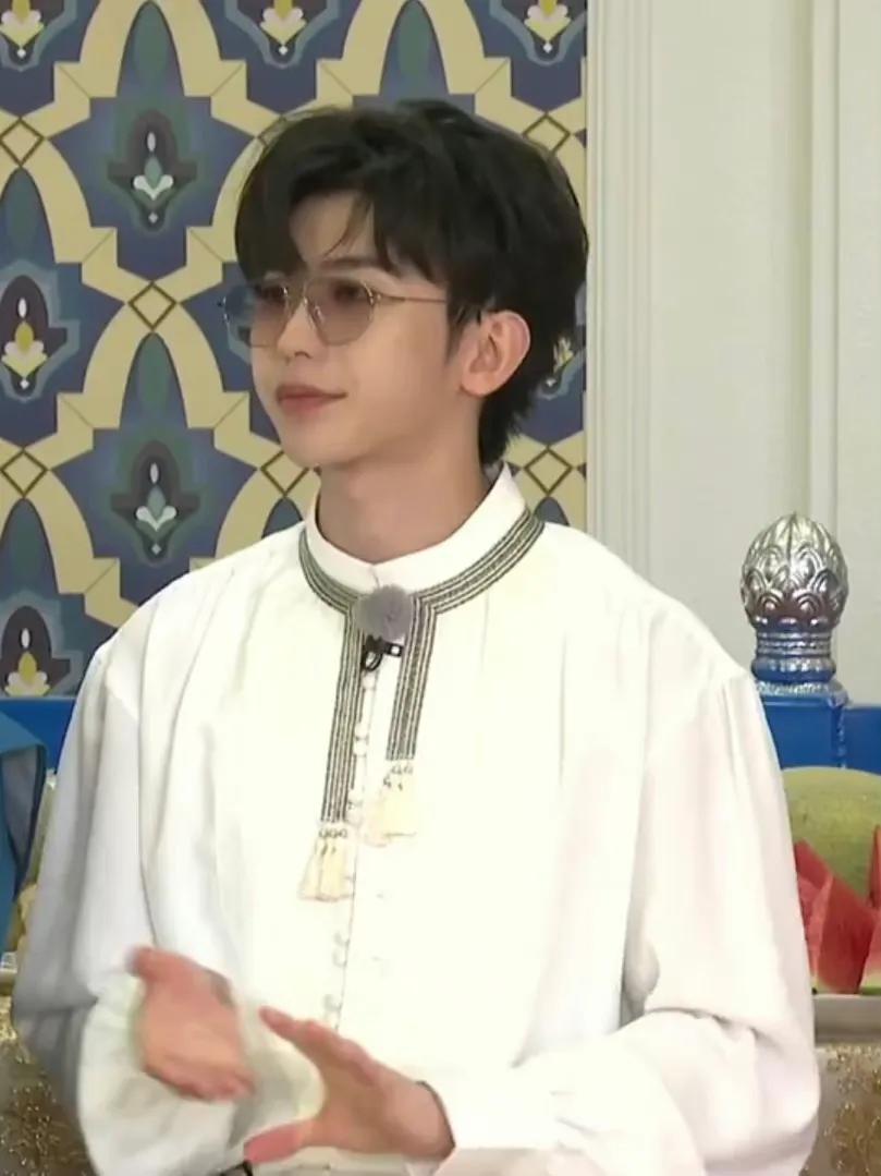 《奔跑吧》直播截图之蔡徐坤和跑男新疆路透来啦