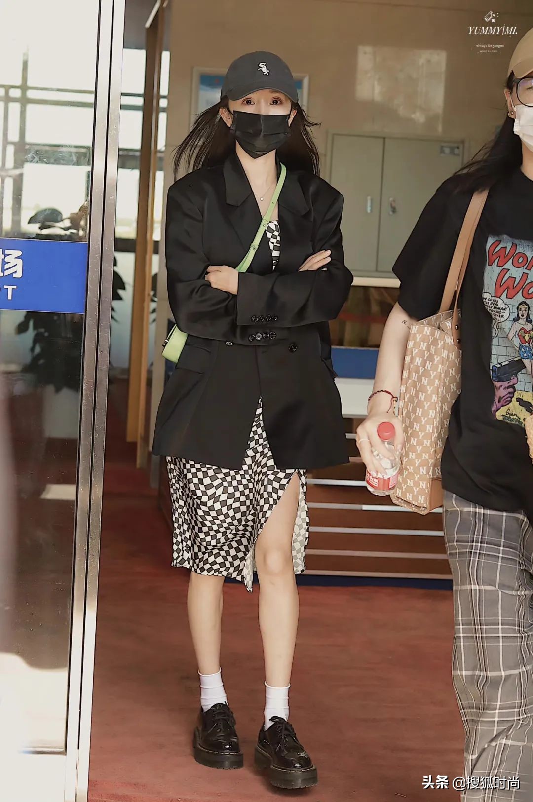 杨幂周也、鞠婧祎宋祖儿、唐艺昕关晓彤，同款裙装演绎不同味道