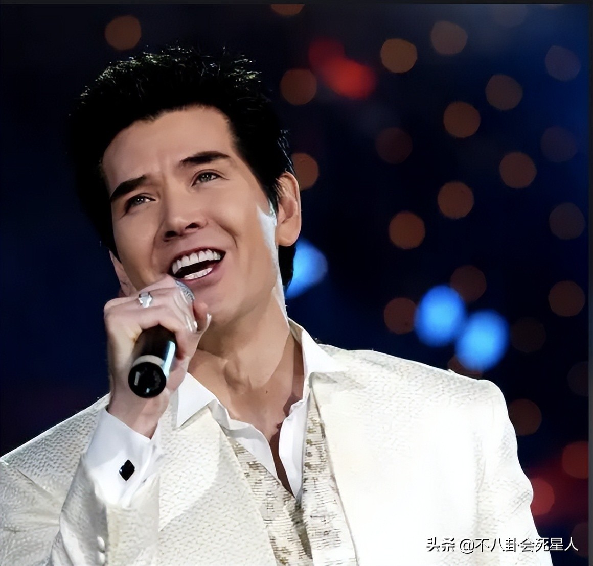 至今未婚的7位港台男神，个个身价不菲，最大61岁最小40岁