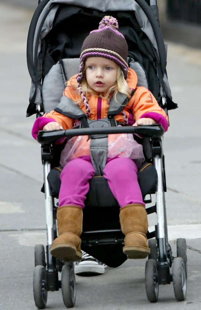 没长残！好莱坞神颜星二代近照曝光，网友惊呼认不出：长这么大了