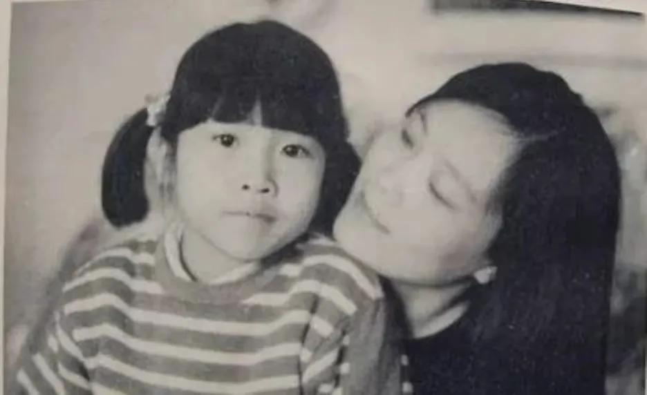 张艺谋长女张末：从巩俐手里抢回父亲，二婚嫁老外，38岁儿女双全