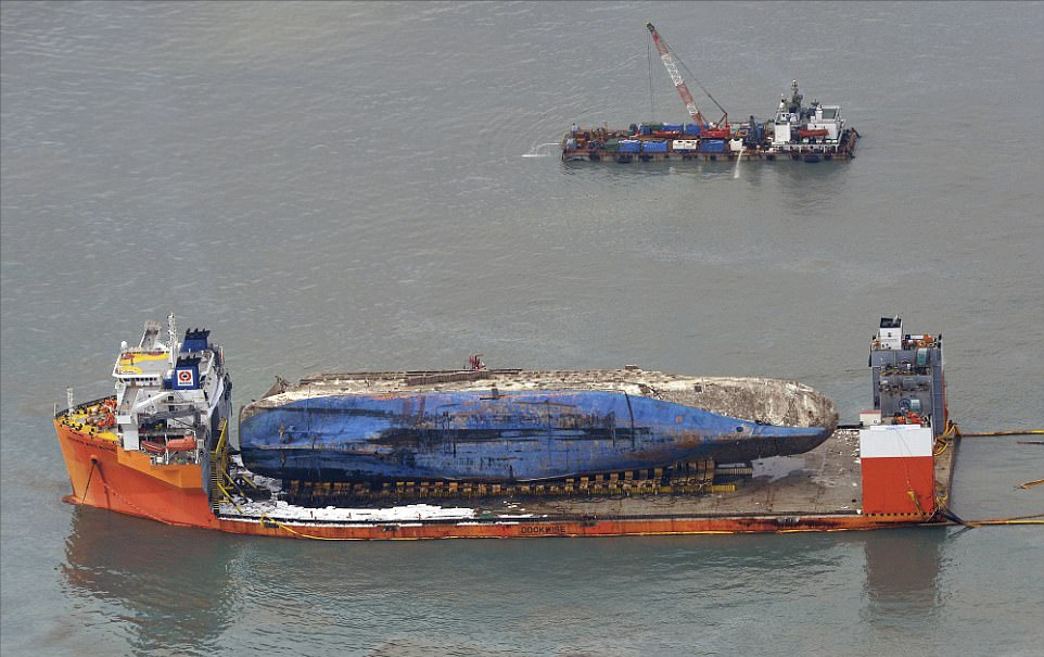 打捞一次16亿!万吨巨轮沉没后如何打捞?中国工程师有妙招!