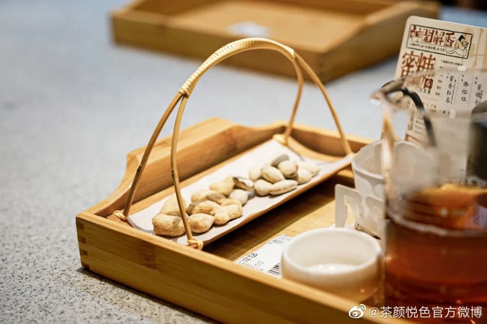 力捧茶館，茶顏悅色看中了它什么？