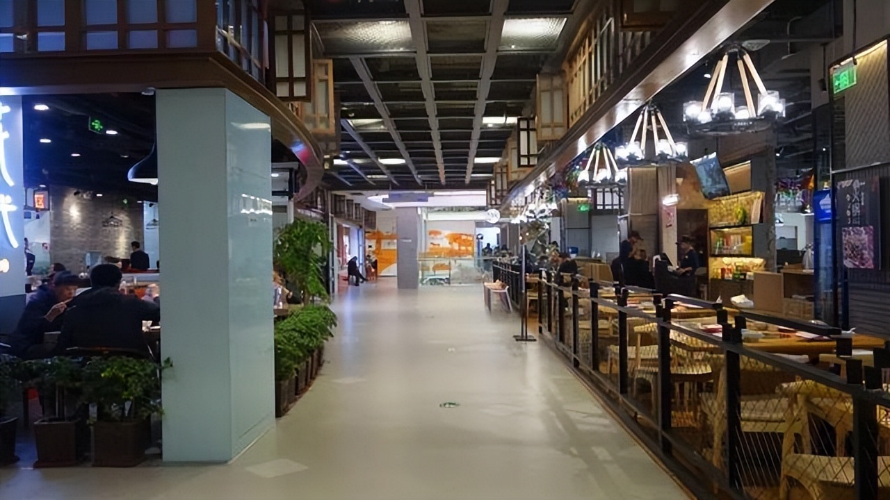 河北一“潮流商场”面临倒闭，因经营不善逐渐萧瑟，如今门可罗雀