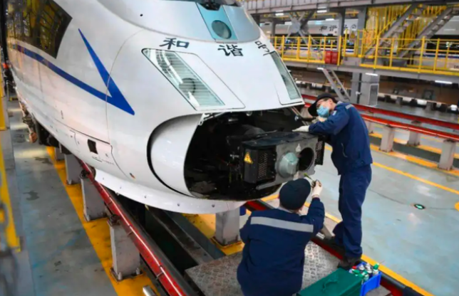 毕业想进铁路局，这4个专业值得学生考虑，招聘数量多且待遇好